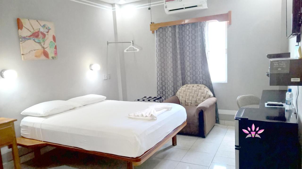 Maya Bella Downtown Hotel Сан-Игнасио Экстерьер фото