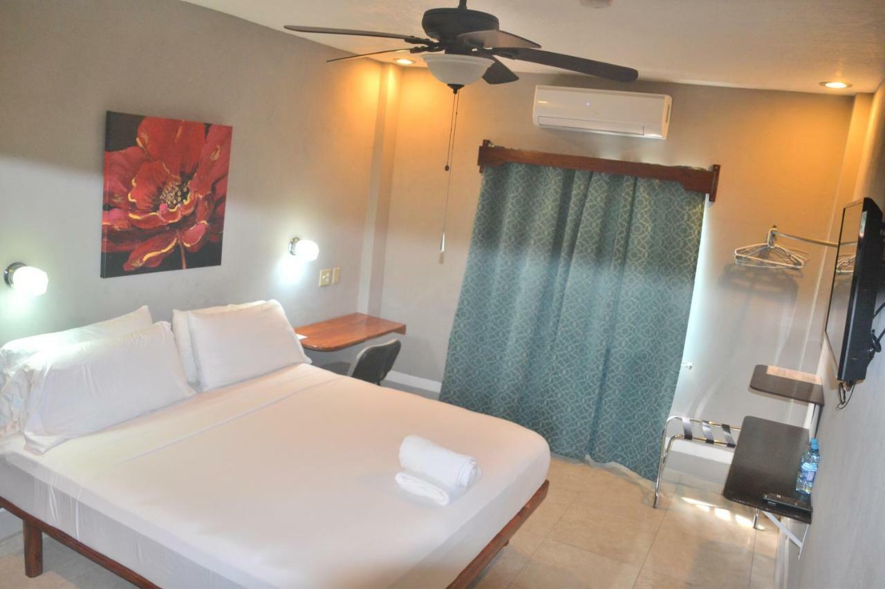 Maya Bella Downtown Hotel Сан-Игнасио Экстерьер фото
